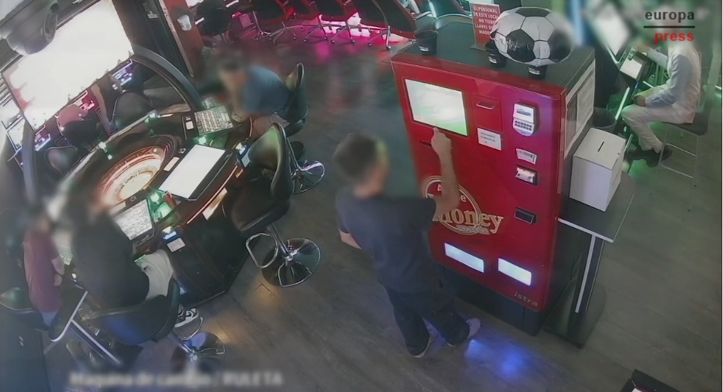Detenidos por robar 60.000 euros manipulando máquinas de apuestas en salones de juego en Toledo