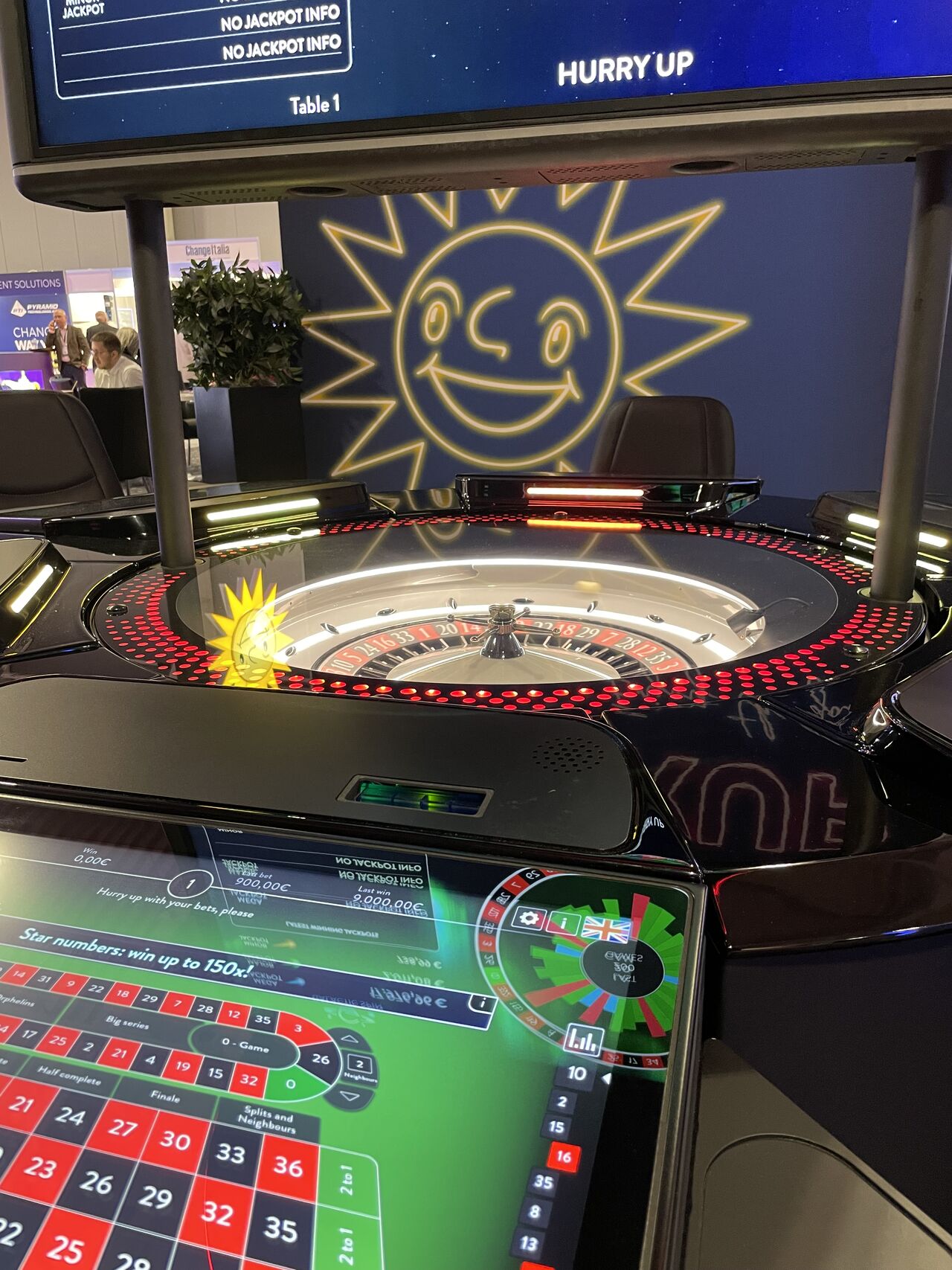Spintec hace girar todas las miradas en BEGE 2025 con su ruleta en el stand de Merkur Gaming