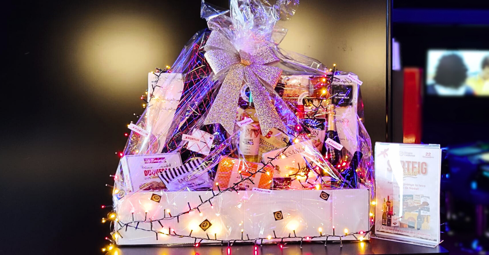 Valisa convierte sus cestas de Navidad en un abrazo solidario: 