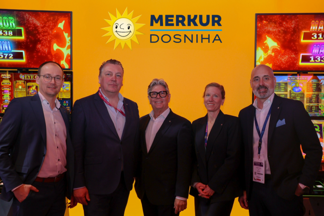 Mirando al futuro de Merkur Dosniha: Dominik Raasch (de izquierda a derecha), Sascha Blodau, Carlos Chacón, Lara Knuchel y Juanjo Mayol.