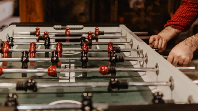 El futbolín desaparece de los bares de A Coruña por la normativa de ruidos