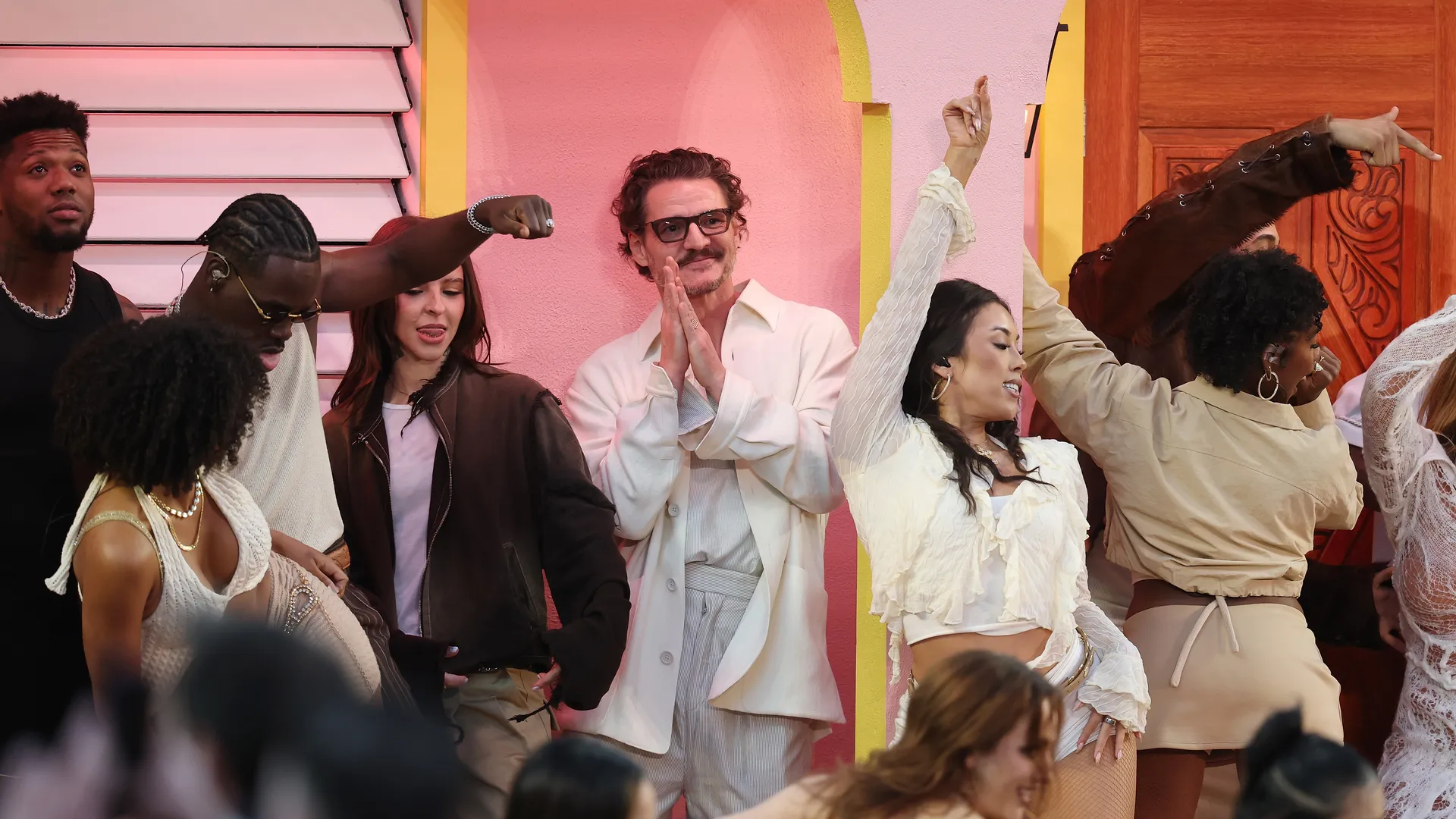 No vamos a sacar a Bud Banny, Pedro Pascal, que también estuvo, nos gusta más y es más elegante