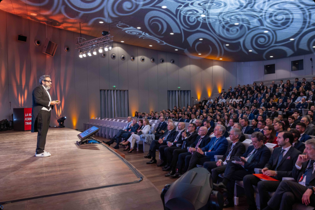 José Manuel Zapata inspira en la Convención Anual de Luckia con su conferencia “Do de pecho”