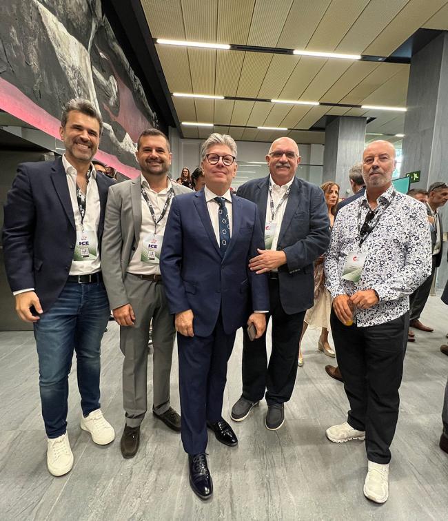 SAREIBA homenajea a Carlos Chacón por su jubilación y destaca su legado de unidad en el sector del juego balear