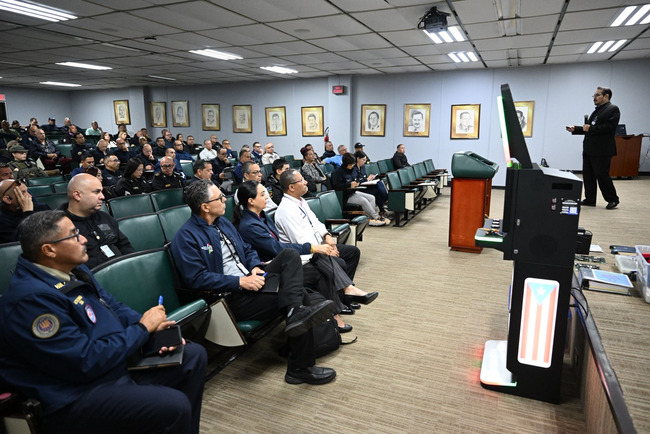 La Comisión de Juegos de Puerto Rico forma a la Policía en la fiscalización de las 'Máquinas en Ruta'