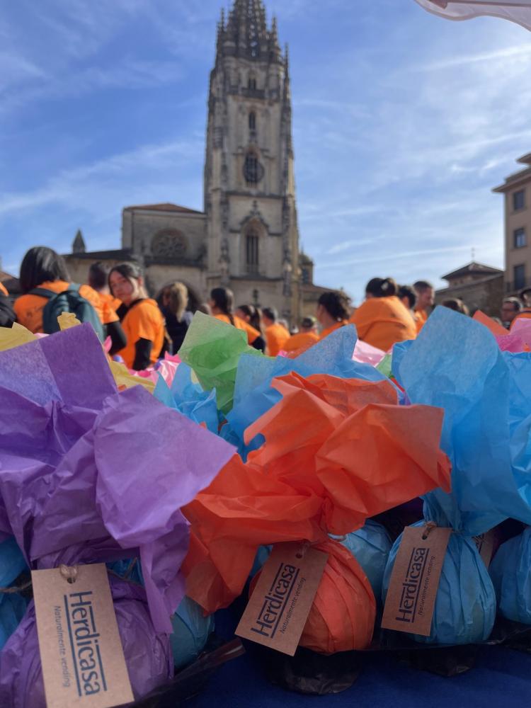 Grupo Díaz Carbajosa reafirma su valor social en la histórica marea naranja de la Asociación Galbán