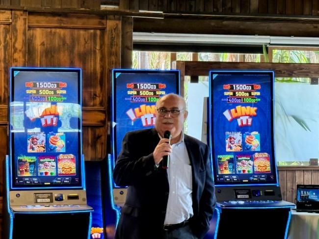 Alberto Moreno y Antonio Durán triunfan en Murcia con las novedades de R. Franco y Covimatic