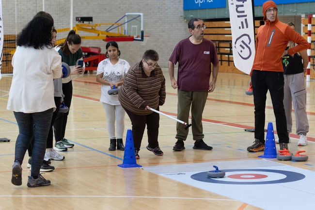 Fundación Flutter lidera la inclusión con el primer torneo nacional de Floor Curling Mixed Ability