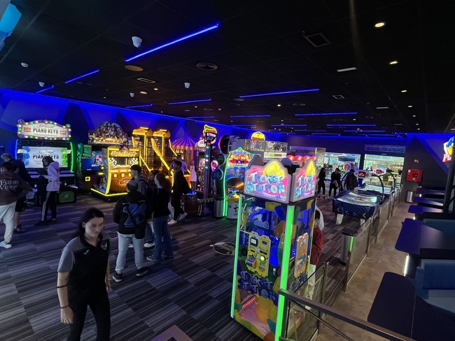 Casino Carpets pone su sello al gran estreno de Soul Park Bowling en Dos Mares