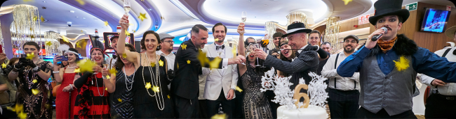 El Casino de Vigo sopla seis velas con el glamour de los años 20