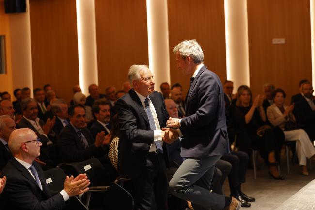 Luckia inaugura en A Coruña su nueva sede con la Xunta y la élite empresarial gallega