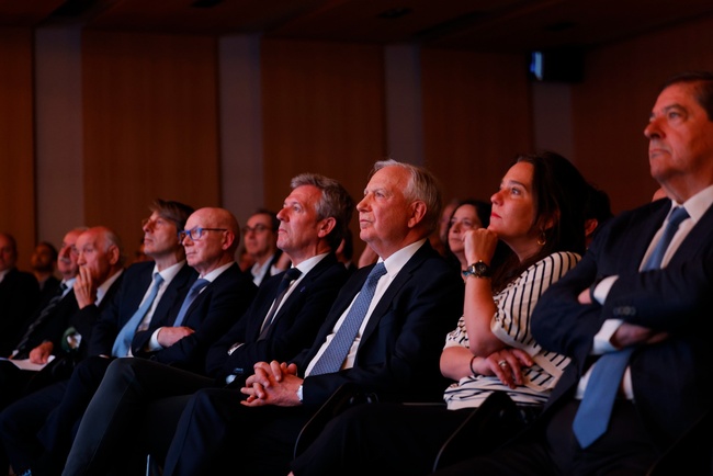  CRÓNICA EN PRIMERA PERSONA: Luckia inaugura en A Coruña su nueva sede arropada por la élite empresarial gallega y la cúpula de la Xunta