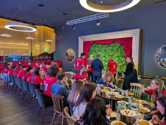  Grupo Vid celebra el Día del Trabajador en su local Pause&Play de C.C. La Cañada