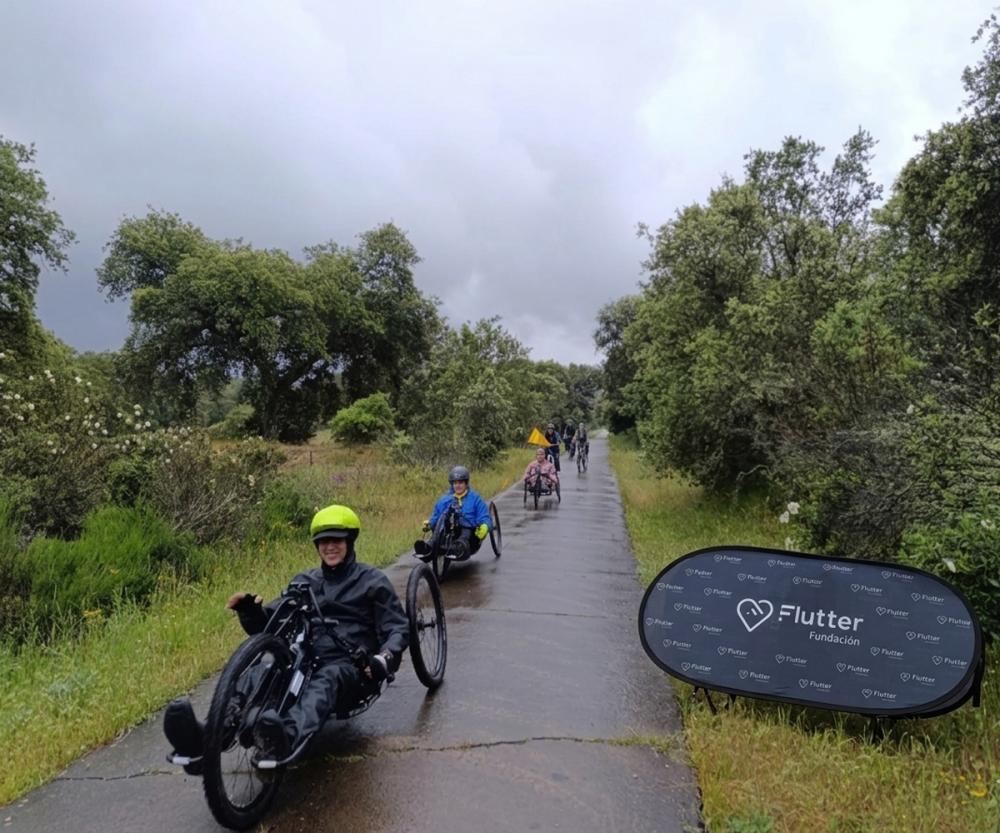  Fundación Flutter celebra la primera ruta ciclista inclusiva en Sevilla
