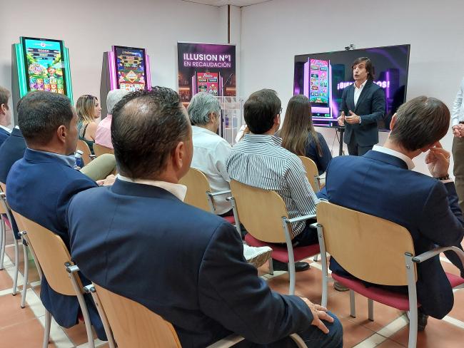 Zitro exhibe su modelo Illusion ante los asociados de FAMACASMAN