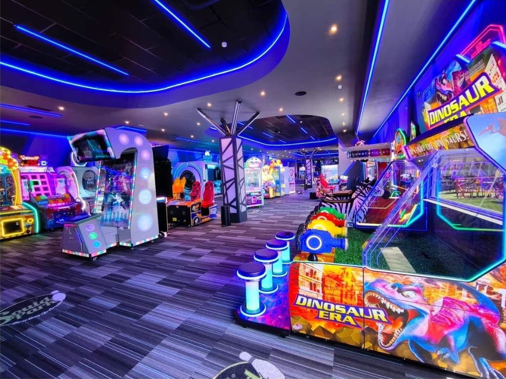   La mayor bolera de Fuengirola estrena moqueta: Casino Carpets viste los más de 1.000 m2 de Sould Park en Miramar
FOTOS