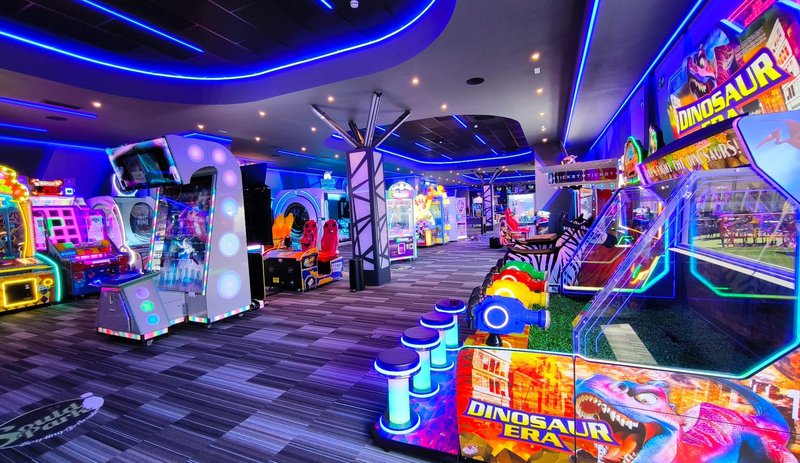   La mayor bolera de Fuengirola estrena moqueta: Casino Carpets viste los más de 1.000 m2 de Sould Park en Miramar
FOTOS