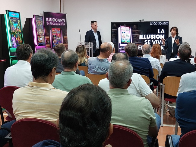  ZITRO PRESENTA ILLUSION A LOS ASOCIADOS DE FAMACASMAN 
FOTOS
