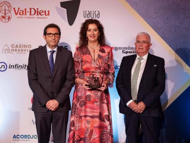 INFINITY GAMING entrega a Cristina García López el premio a Mejor Directiva en Juego Responsable