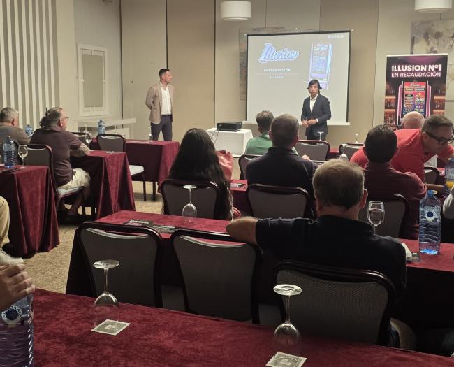 FOTOS. ZITRO PRESENTA ILLUSION A LOS OPERADORES DE HOSTELERÍA DE EXTREMADURA
