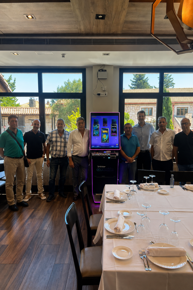 Interconexión Castilla y León presenta su nueva terminal de 37,5 pulgadas con el sistema Cosmos y siete juegos