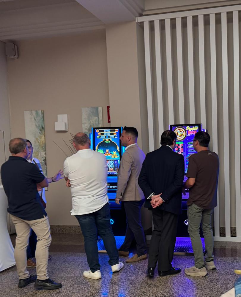 FOTOS. ZITRO PRESENTA ILLUSION A LOS OPERADORES DE HOSTELERÍA DE EXTREMADURA