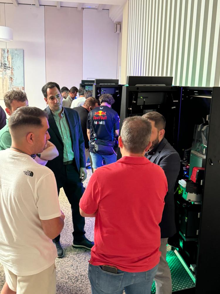FOTOS. ZITRO PRESENTA ILLUSION A LOS OPERADORES DE HOSTELERÍA DE EXTREMADURA