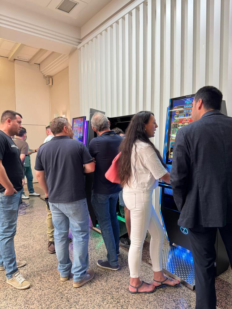 FOTOS. ZITRO PRESENTA ILLUSION A LOS OPERADORES DE HOSTELERÍA DE EXTREMADURA