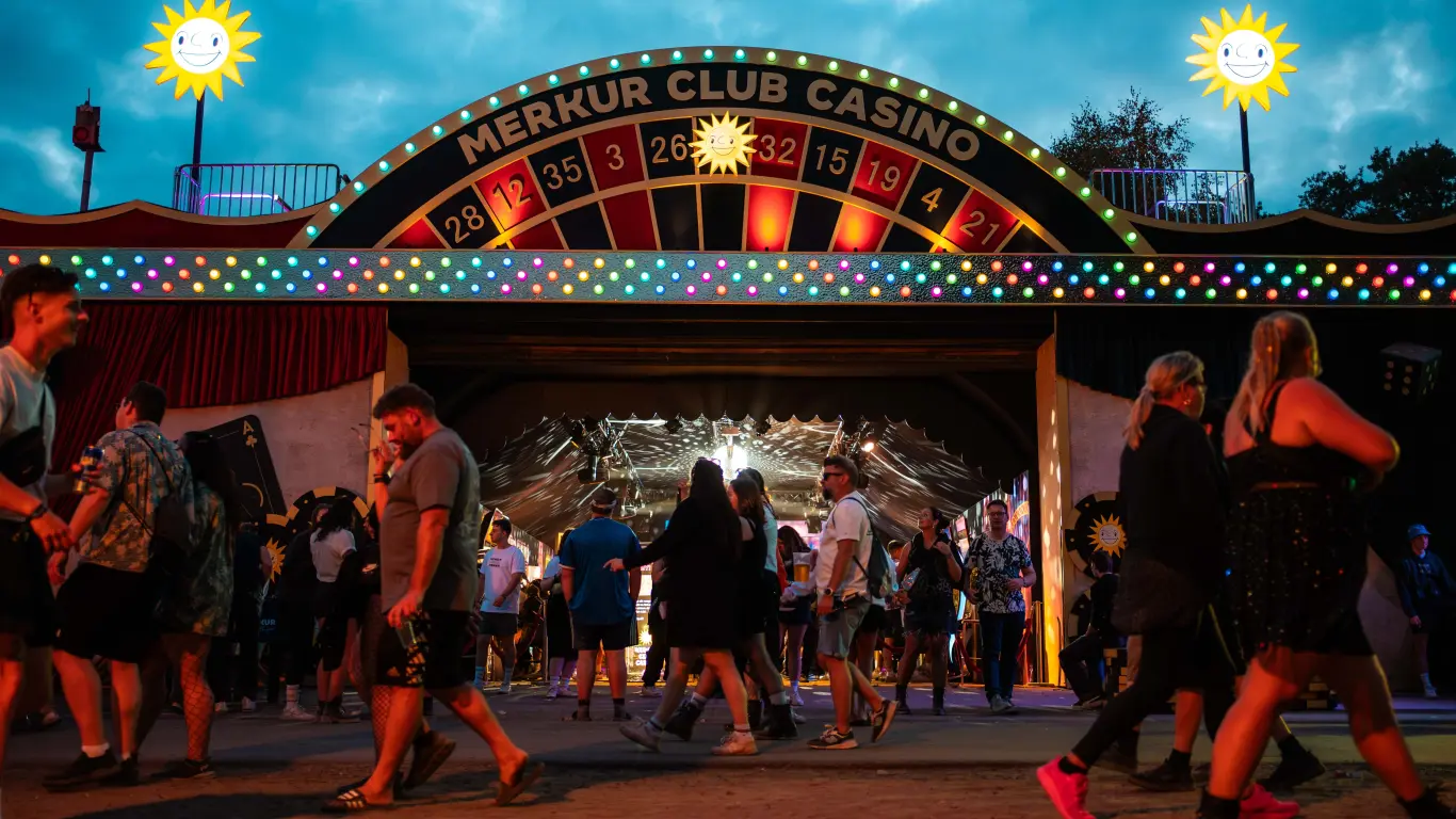 MERKUR lleva su CLUB CASINO a PAROOKAVILLE, uno de los grandes festivales de música electrónica de Alemania FOTOS