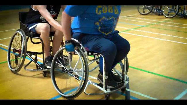 evoke impulsa el deporte inclusivo con baloncesto adaptado
