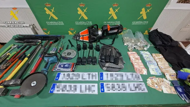 FOTOS Y VÍDEO: La Guardia Civil desarticula una banda que asaltaba bancos y salones de juego FOTOS Y VÍDEO: La Guardia Civil desarticula una banda que asaltaba bancos y salones de juego