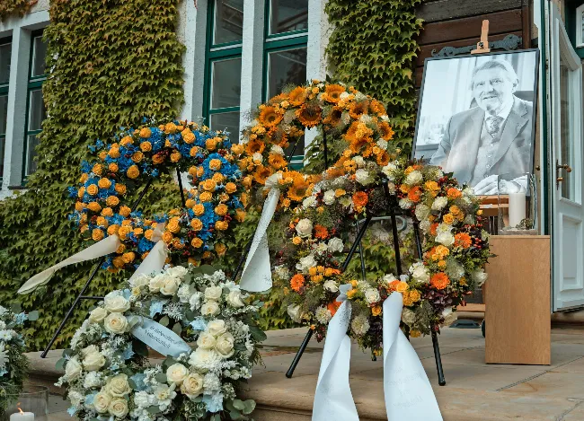 Alrededor de 600 invitados dan el último adiós a Paul Gauselmann, fundador del Grupo Merkur, en el castillo de Benkhausen