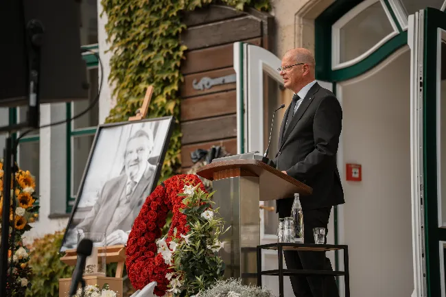 Alrededor de 600 invitados dan el último adiós a Paul Gauselmann, fundador del Grupo Merkur, en el castillo de Benkhausen