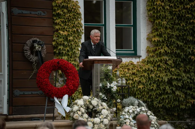 Alrededor de 600 invitados dan el último adiós a Paul Gauselmann, fundador del Grupo Merkur, en el castillo de Benkhausen