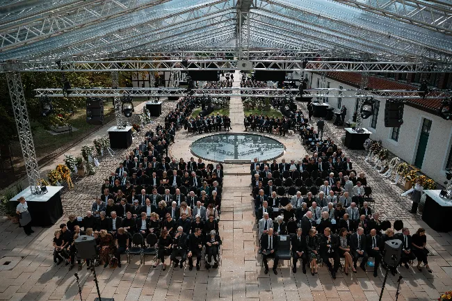 Alrededor de 600 invitados dan el último adiós a Paul Gauselmann, fundador del Grupo Merkur, en el castillo de Benkhausen