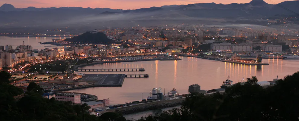 Vista aérea de Ceuta y la bahía norte desde el monte Hacho