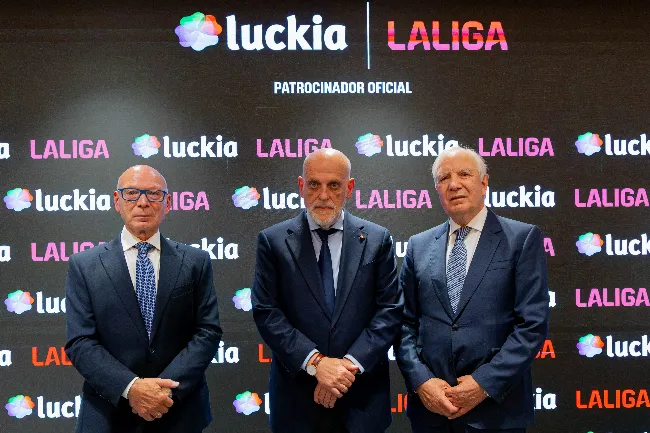 LUCKIA BLINDA SU ALIANZA CON LALIGA HASTA 2029 Y LLEVA EL FÚTBOL MÁS ALLÁ DE LOS 90 MINUTOS LUCKIA BLINDA SU ALIANZA CON LALIGA HASTA 2029 Y LLEVA EL FÚTBOL MÁS ALLÁ DE LOS 90 MINUTOS