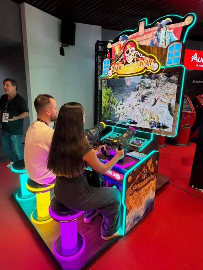 Grupo Cocamatic despliega en Torremolinos su apuesta por los simuladores, las aventuras de piratas y el pinball