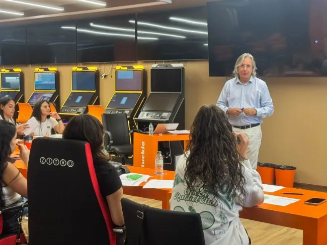Luckia potencia el talento de sus salones con una nueva jornada de formación de Anfitriones Luckia potencia el talento de sus salones con una nueva jornada de formación de Anfitriones