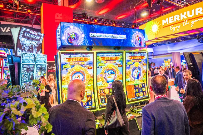 MERKUR presents in Las Vegas the new Mod Ex C49 with a 49-inch curved screen MERKUR presents in Las Vegas the new Mod Ex C49 with a 49-inch curved screen