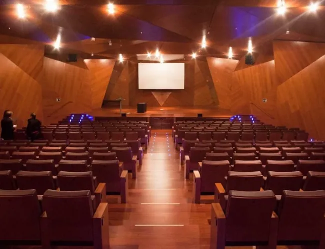 MAGNÍFICA UBICACIÓN El VII FEMARA OPEN FÓRUM se instala en el corazón institucional de Madrid, el PALACIO DE CIBELES