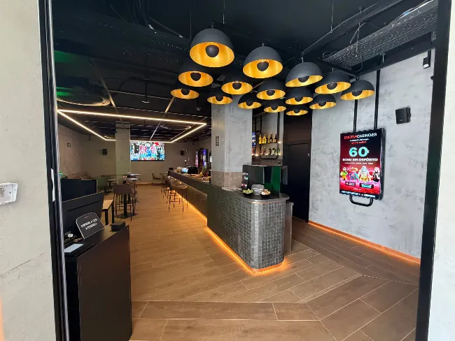Emotiva desembarca en Andalucía: abre en Málaga su primera sala, con 360 m² en plena avenida de Velázquez Emotiva desembarca en Andalucía: abre en Málaga su primera sala, con 360 m² en plena avenida de Velázquez