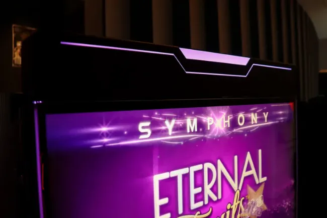 Symphony, "una armonía de emociones": Novomatic Spain lanza su nueva máquina B1 en el mueble Winner Slim GALERÍA DE FOTOS Symphony, "una armonía de emociones": Novomatic Spain lanza su nueva máquina B1 en el mueble Winner Slim GALERÍA DE FOTOS