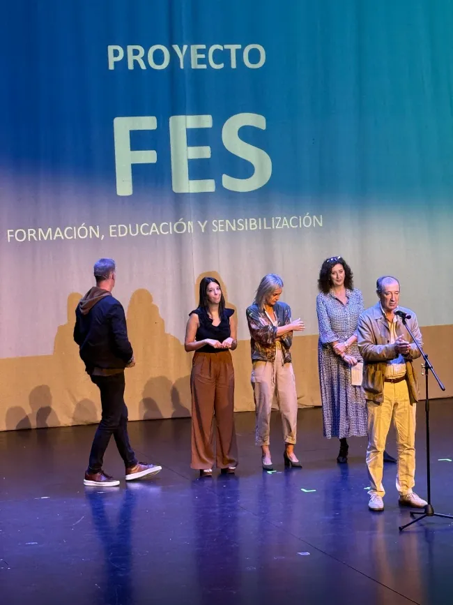 Pedro García Aguado acerca a los jóvenes de Ribeira las claves para prevenir las adicciones digitales Pedro García Aguado acerca a los jóvenes de Ribeira las claves para prevenir las adicciones digitales