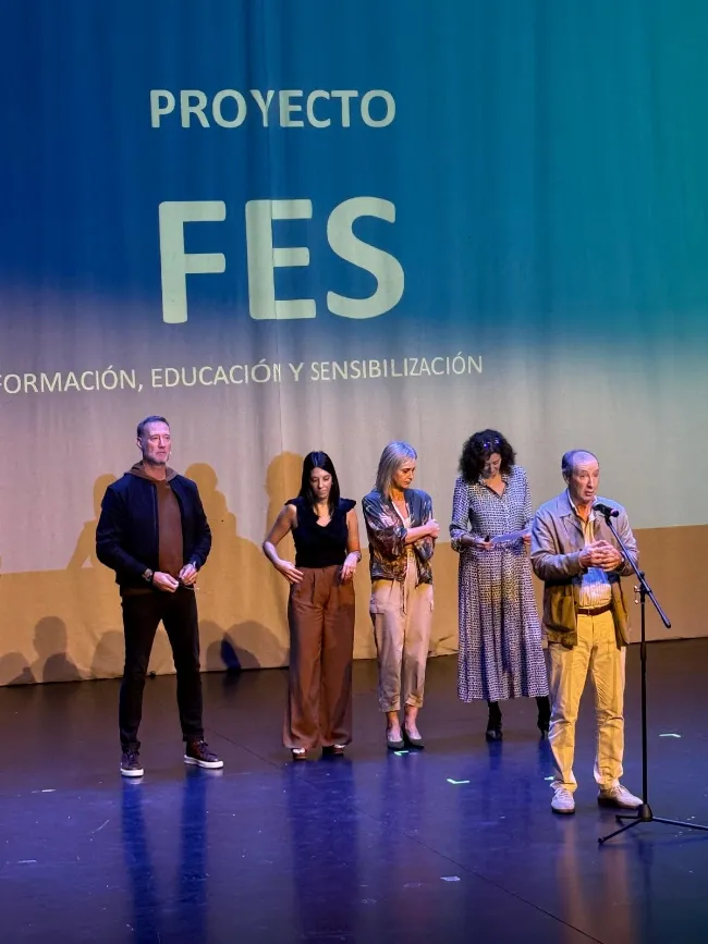 Pedro García Aguado acerca a los jóvenes de Ribeira las claves para prevenir las adicciones digitales Pedro García Aguado acerca a los jóvenes de Ribeira las claves para prevenir las adicciones digitales