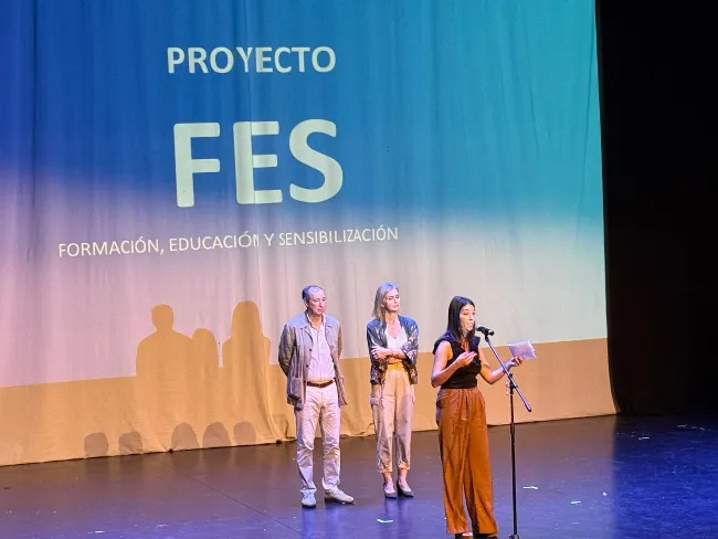 Pedro García Aguado acerca a los jóvenes de Ribeira las claves para prevenir las adicciones digitales Pedro García Aguado acerca a los jóvenes de Ribeira las claves para prevenir las adicciones digitales