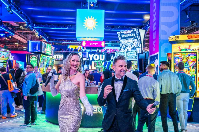 MERKUR presents in Las Vegas the new Mod Ex C49 with a 49-inch curved screen MERKUR presents in Las Vegas the new Mod Ex C49 with a 49-inch curved screen