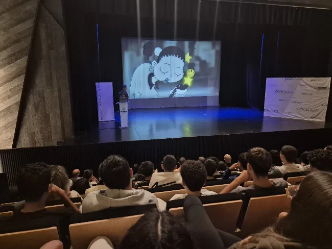 Pedro García Aguado acerca a los jóvenes de Ribeira las claves para prevenir las adicciones digitales Pedro García Aguado acerca a los jóvenes de Ribeira las claves para prevenir las adicciones digitales