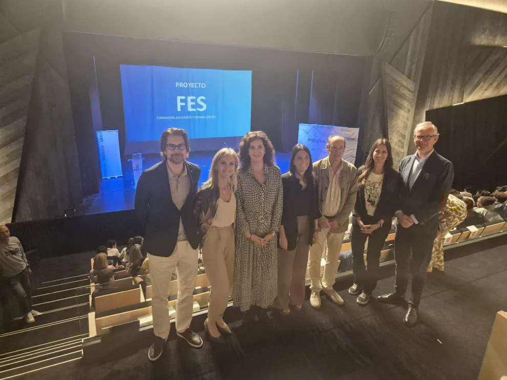 Pedro García Aguado presenta el Proyecto FES en Ribeira